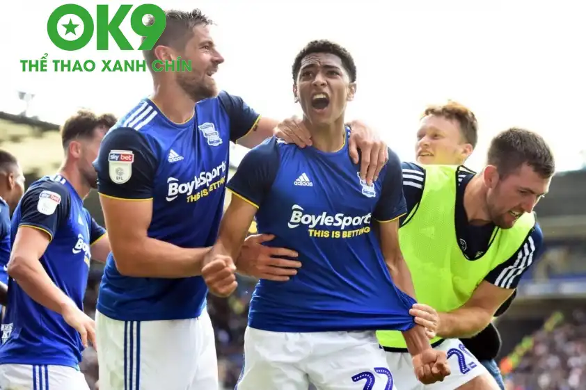 Bàn thắng của Bellingham vào lưới Stoke hiện đã bị tụt xuống vị trí thứ 2 (Ảnh: talkSPORT). Bàn thắng của Bellingham vào lưới Stoke hiện đã bị tụt xuống vị trí thứ 2 (Ảnh: talkSPORT).